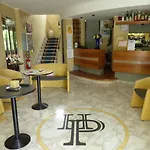 Poker Hotel 2*