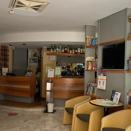 Poker Hotel 2*